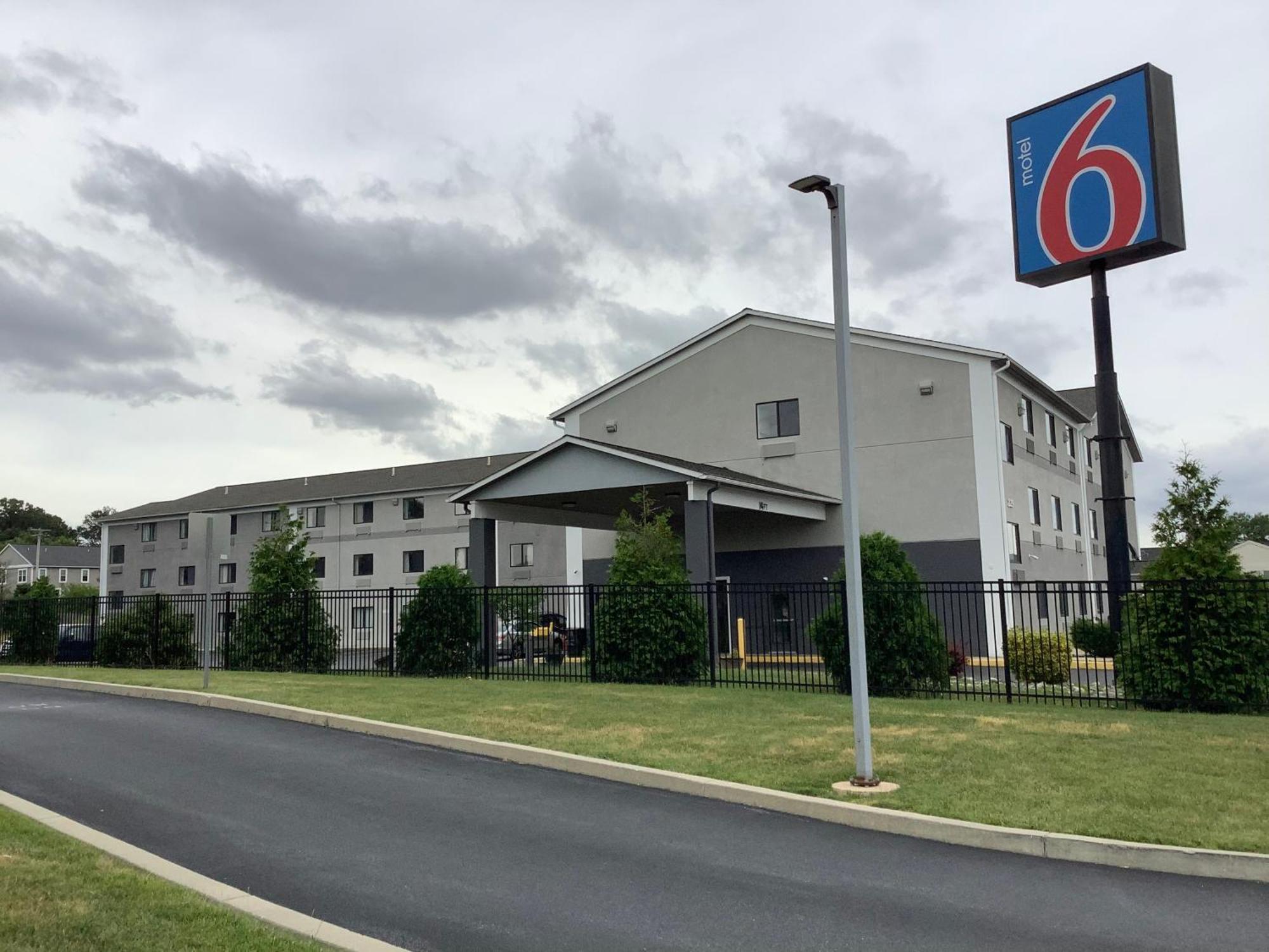 Motel 6 แลงคาสเตอร์ ภายนอก รูปภาพ
